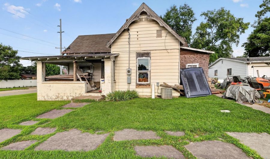 431 N St, Bedford, IN 47421 - 2 Beds, 1 Bath