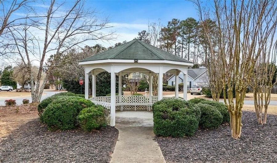 2717 LAKE PARK Rdg E, Acworth, GA 30101 - 3 Beds, 2 Bath