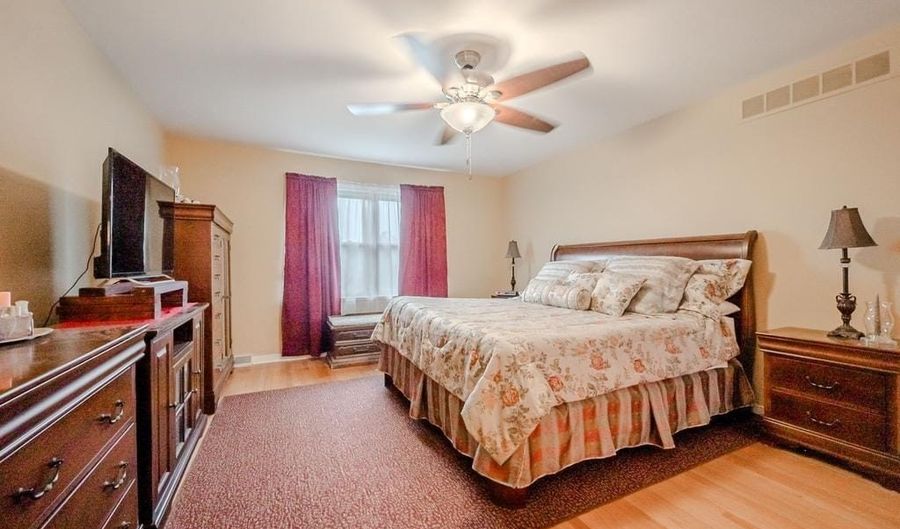 317 MANUBAY Ct, Bear, DE 19701 - 5 Beds, 5 Bath