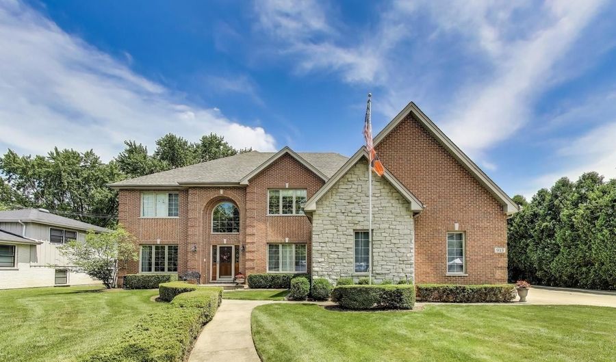 913 S DRYDEN Pl, Arlington Heights, IL 60005 - 5 Beds, 5 Bath
