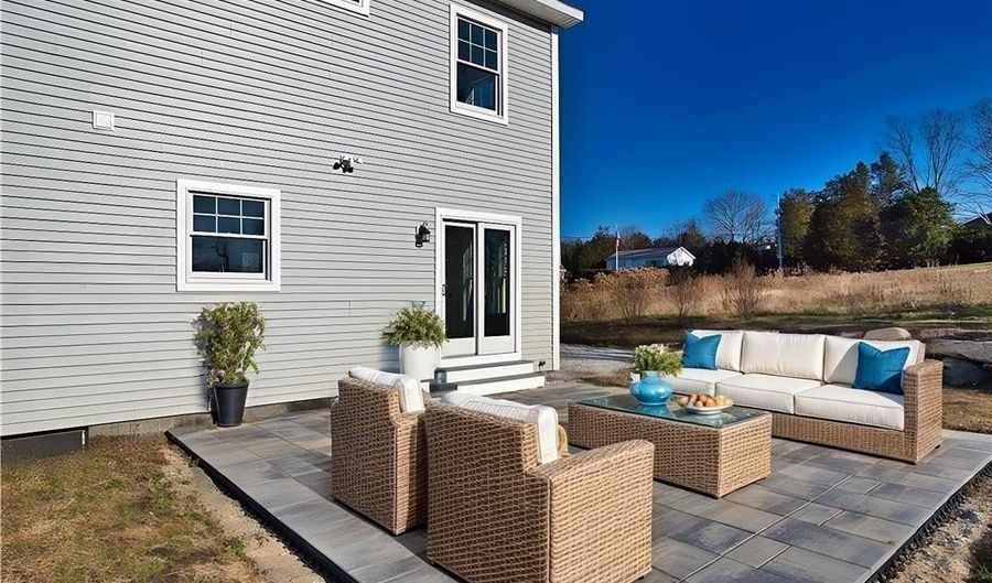 24 Seaspray Way, Little Compton, RI 02837 - 2 Beds, 3 Bath