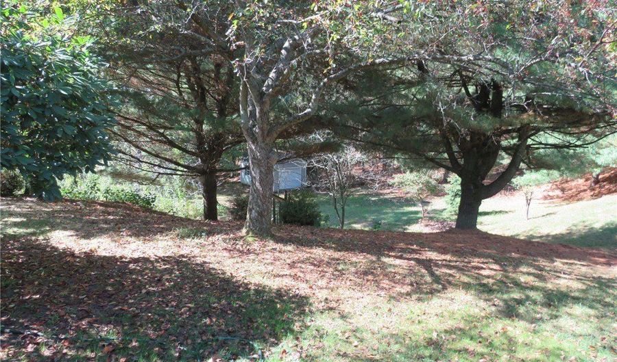 304 Scenic Ridge Ct, Adams Twp., PA 16046 - 4 Beds, 4 Bath