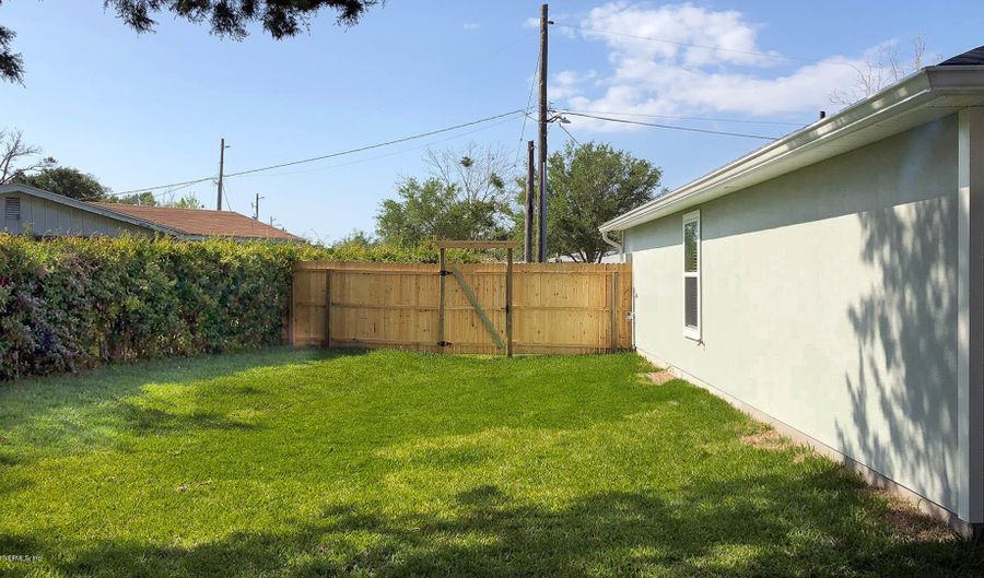 707 AMBERJACK Ln, Atlantic Beach, FL 32233 - 4 Beds, 2 Bath