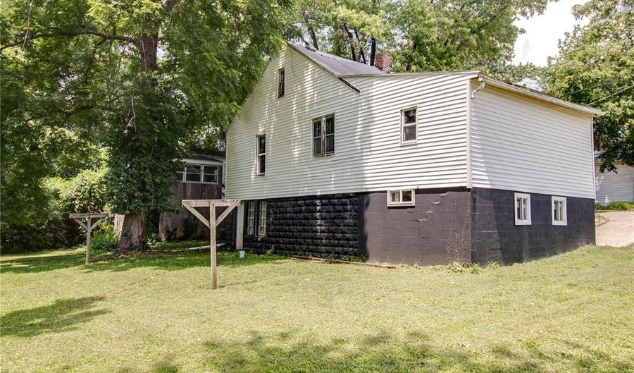 619 Elfgen St, Alton, IL 62002 - 5 Beds, 1 Bath