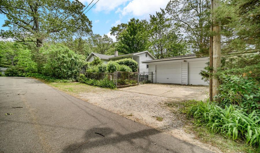 115 S Quigley Ave, Beverly Shores, IN 46301 - 2 Beds, 2 Bath