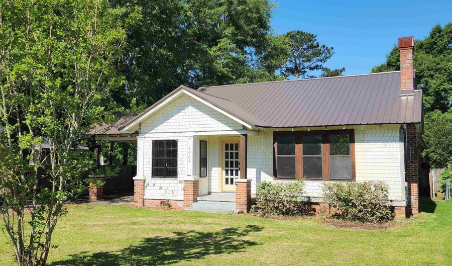 1004 S Pensacola Ave, Atmore, AL 36502 - 4 Beds, 2 Bath
