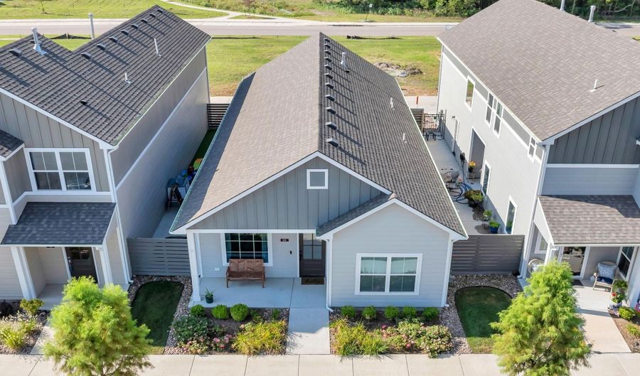 415 E Park Pl, Andover, KS 67002 - 2 Beds, 2 Bath