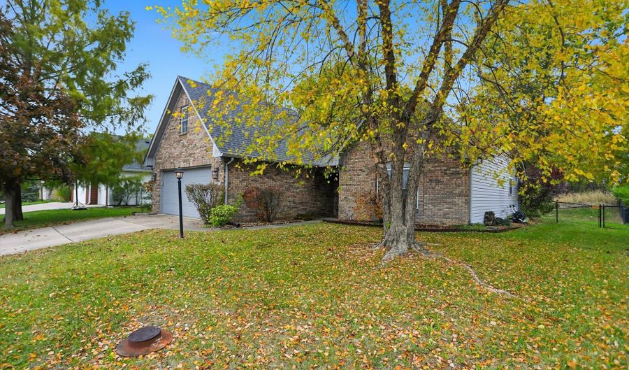 7819 Shannon Lakes Way, Indianapolis, IN 46217 - 3 Beds, 2 Bath