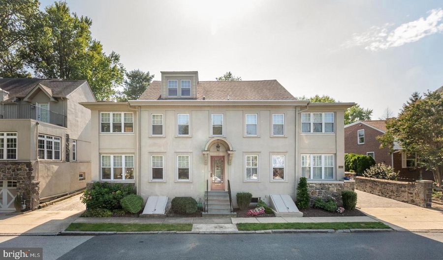 1810 WAWASET St, Wilmington, DE 19806 - 3 Beds, 3 Bath