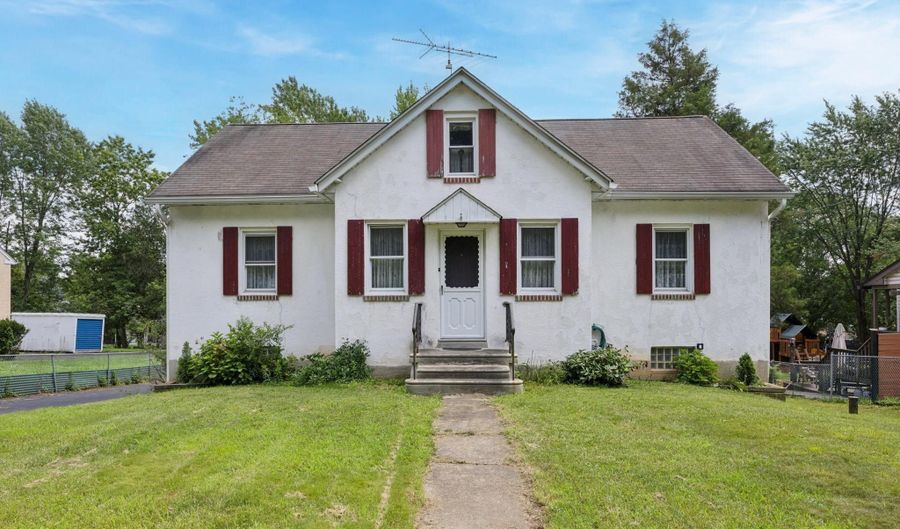 1151 FITZWATERTOWN Rd, Abington, PA 19001 - 3 Beds, 2 Bath