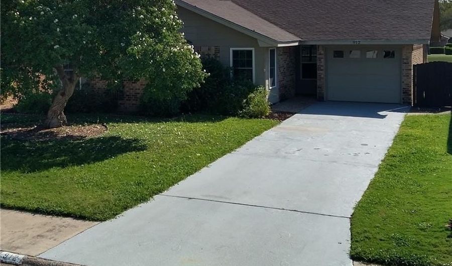 912 Palm Dr, Alamo, TX 78516 - 2 Beds, 2 Bath