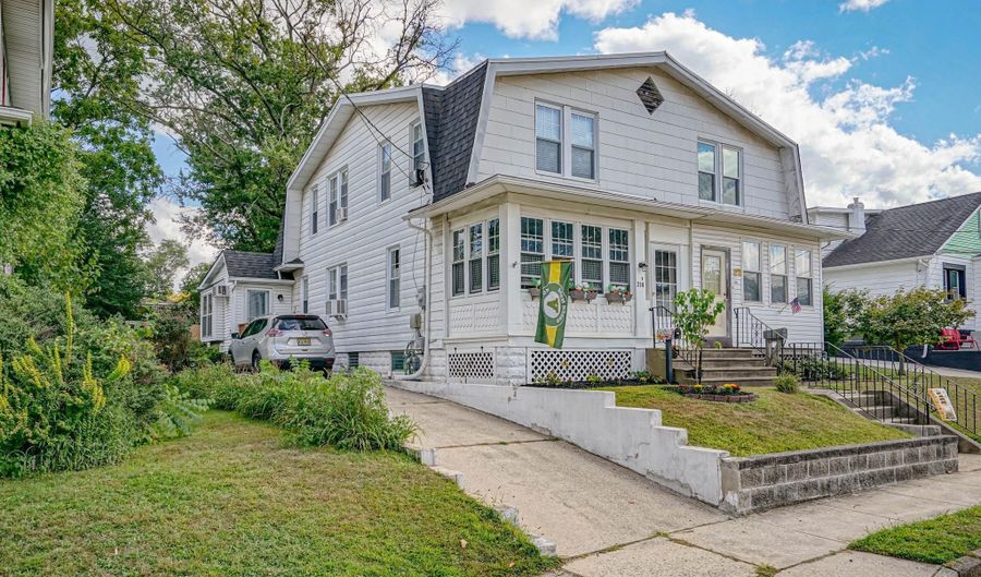218 WALNUT St, Audubon, NJ 08106 - 3 Beds, 2 Bath
