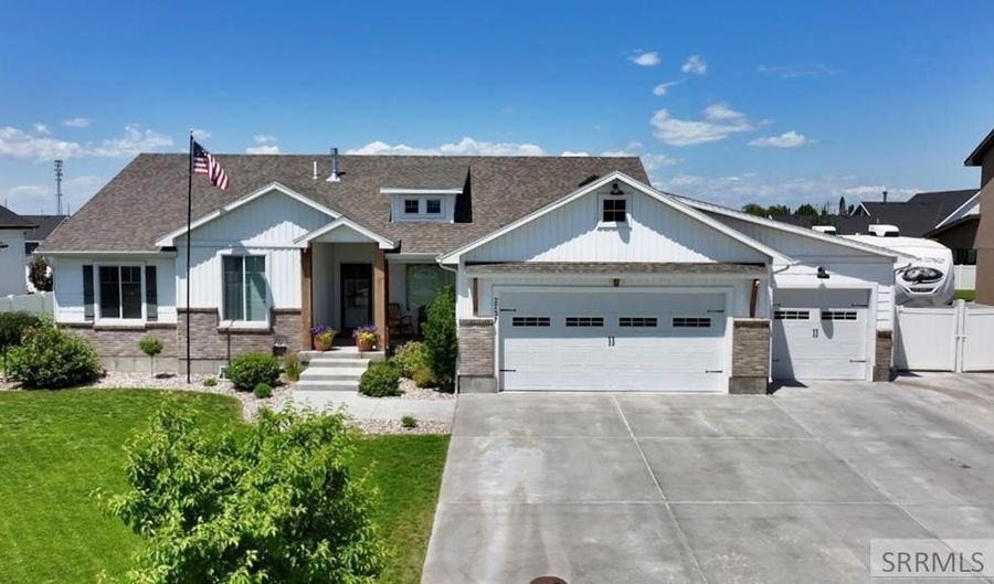 2737 Pinfire Crk, Ammon, ID 83406 - 6 Beds, 4 Bath