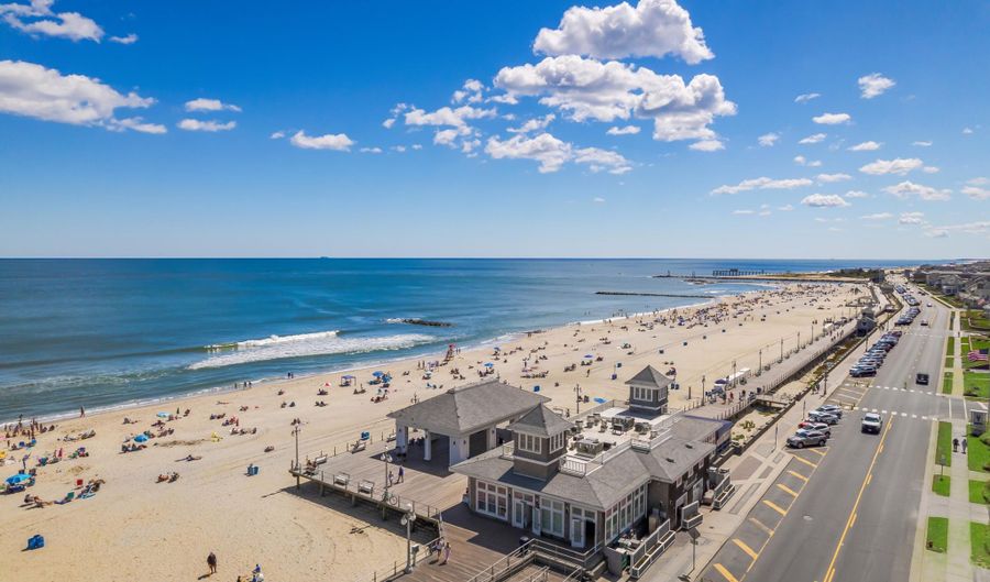 801 Main St A5, Avon By The Sea, NJ 07717 - 3 Beds, 4 Bath