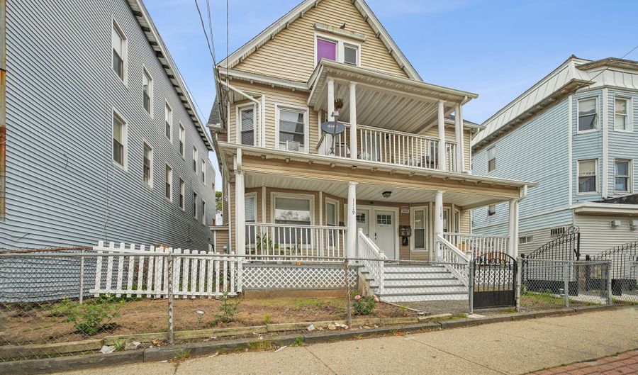 1119 Stratford Ave, Bridgeport, CT 06607 - 3 Beds, 1 Bath