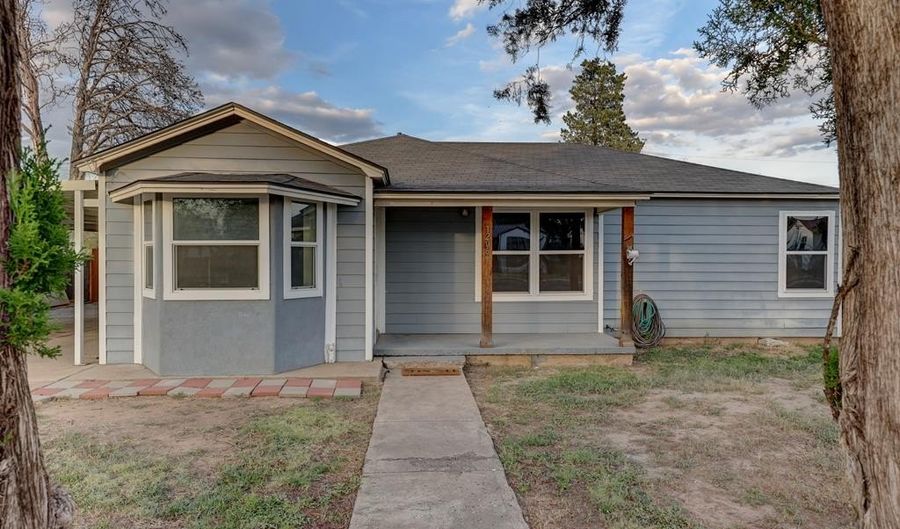 1206 N 5th St, Alpine, TX 79830 - 4 Beds, 3 Bath