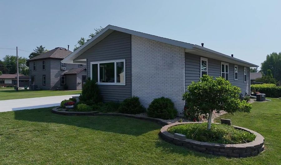 711 S Jerome St, Algona, IA 50511 - 3 Beds, 2 Bath