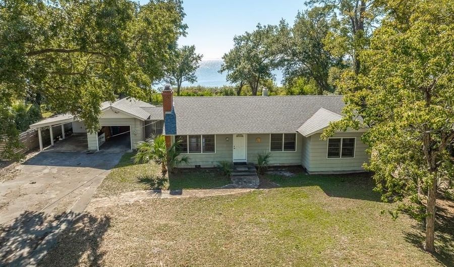 254 Hwy 98 W, Apalachicola, FL 32320 - 3 Beds, 1 Bath