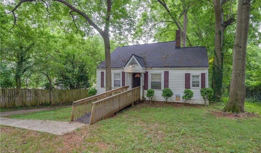 2720 Randall St, Atlanta, GA 30344 - 4 Beds, 2 Bath