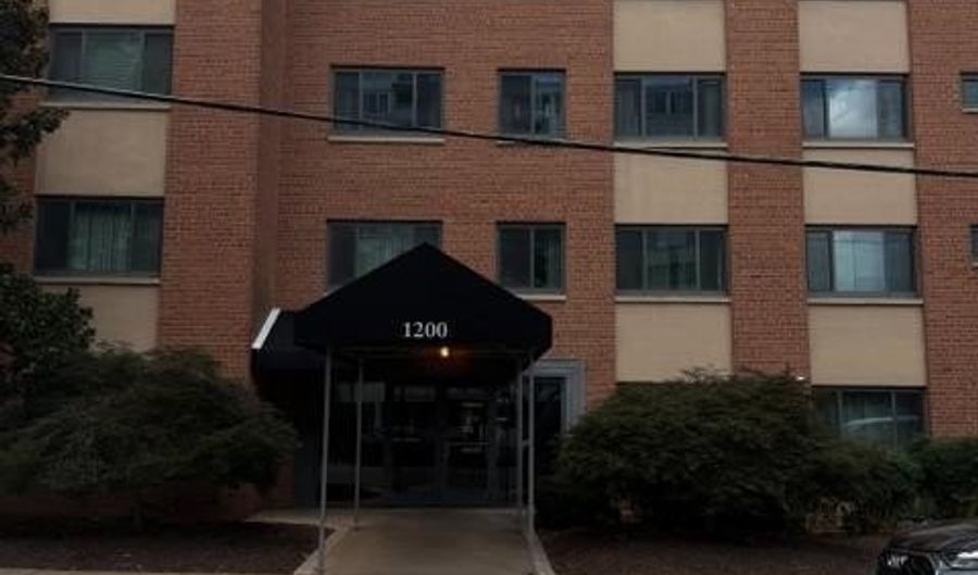 1200 S ARLINGTON RIDGE Rd 402, Arlington, VA 22202 - 2 Beds, 1 Bath