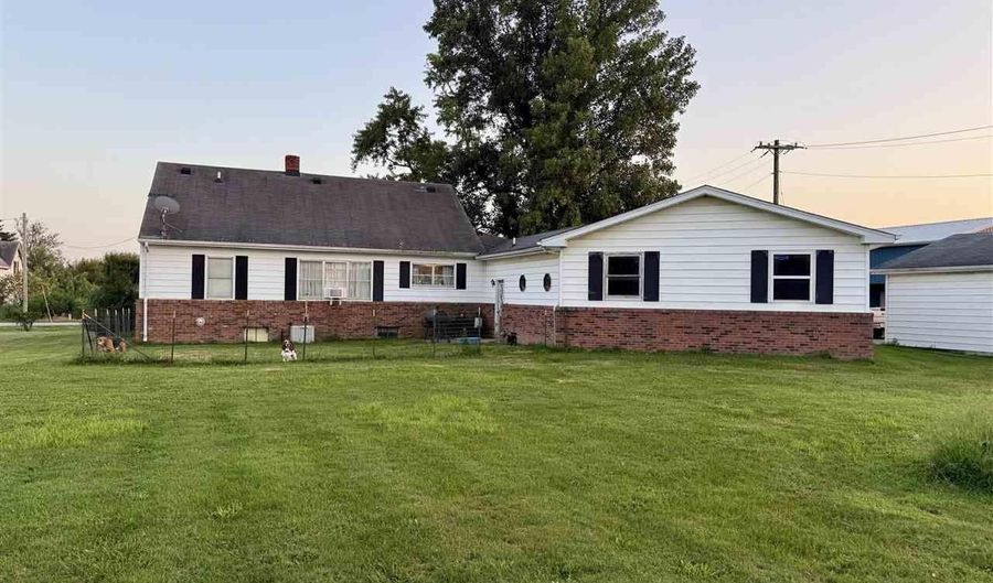 413 W Main St, Bainbridge, IN 46105 - 2 Beds, 2 Bath