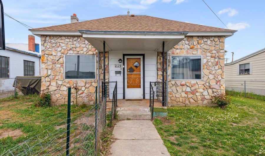 2125 8TH St, Baker City, OR 97814 - 2 Beds, 1 Bath