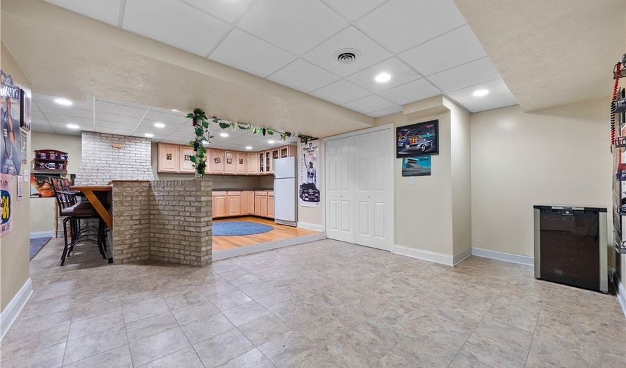 292 Myoma Rd, Adams Twp., PA 16046 - 5 Beds, 4 Bath