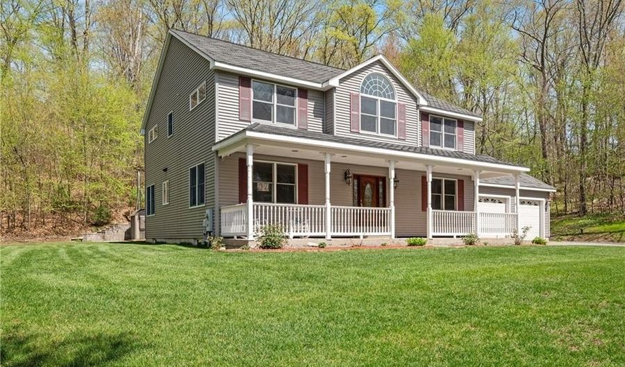 825 Woonsocket Hill Rd, North Smithfield, RI 02896 - 3 Beds, 3 Bath