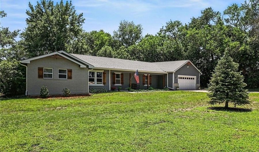 16985 Evans Rd, Basehor, KS 66007 - 4 Beds, 3 Bath