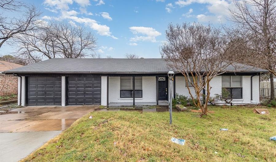 808 Gregory Ave, Bedford, TX 76022 - 4 Beds, 2 Bath