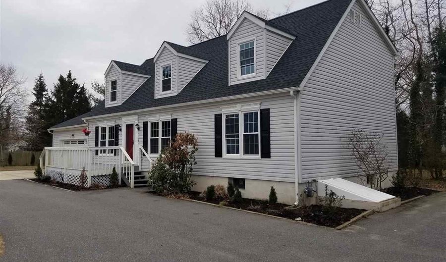 161 E Wyoming Ave, Absecon, NJ 08201 - 5 Beds, 3 Bath