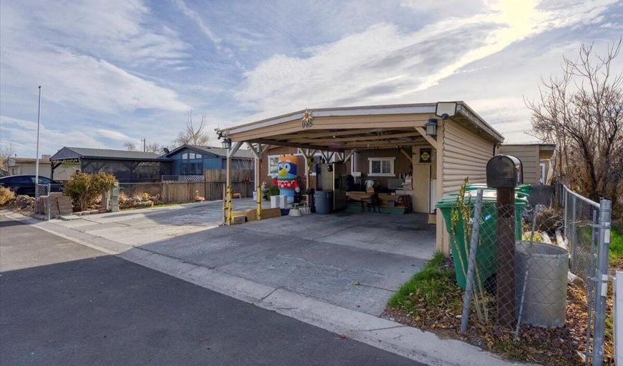 985 Villa Way, Fernley, NV 89408 - 4 Beds, 2 Bath