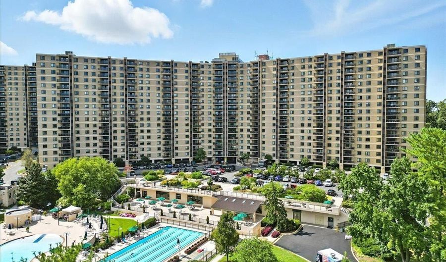 205 YOAKUM Pkwy 721, Alexandria, VA 22304 - 2 Beds, 2 Bath