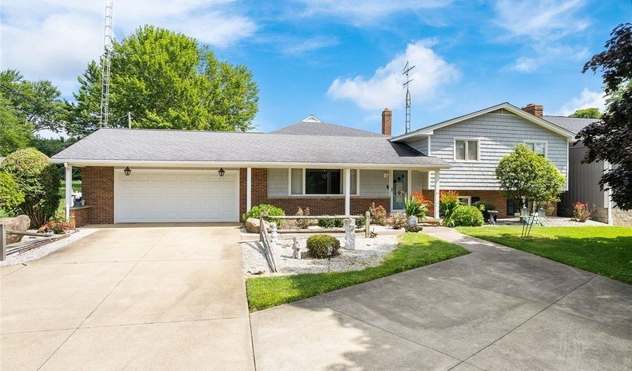 22840 Buck Rd, Alliance, OH 44601 - 4 Beds, 4 Bath