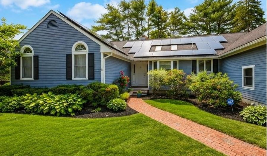 3 Meadow Cir, Barrington, RI 02806 - 3 Beds, 2 Bath