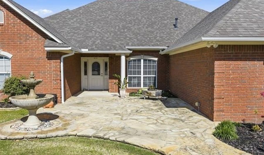 833 Franklin Dr, Ardmore, OK 73401 - 5 Beds, 4 Bath