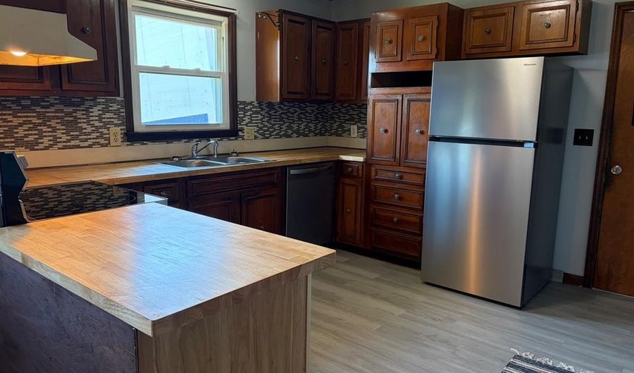 863 Willis Gap Rd, Ararat, VA 24053 - 3 Beds, 2 Bath