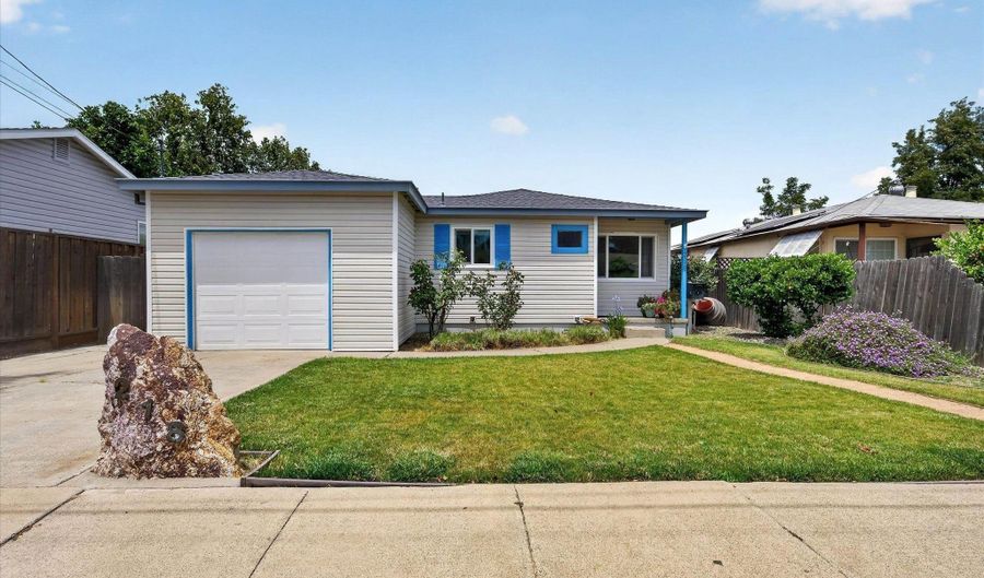 218 W Madill St, Antioch, CA 94509 - 3 Beds, 1 Bath