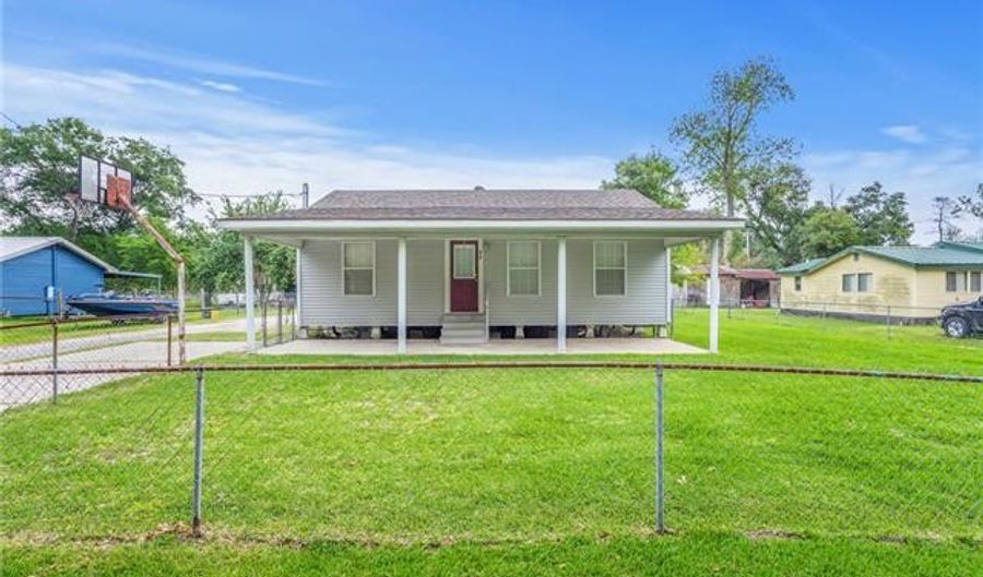 610 Barrett St, Sulphur, LA 70663 - 3 Beds, 2 Bath