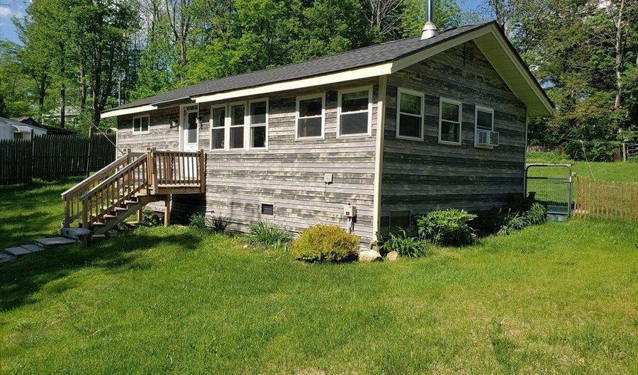 101 Friar Tuck Dr, Becket, MA 01223 - 2 Beds, 1 Bath