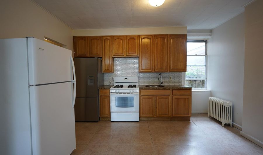 573 AVENUE E 3, Bayonne, NJ 07002 - 2 Beds, 1 Bath
