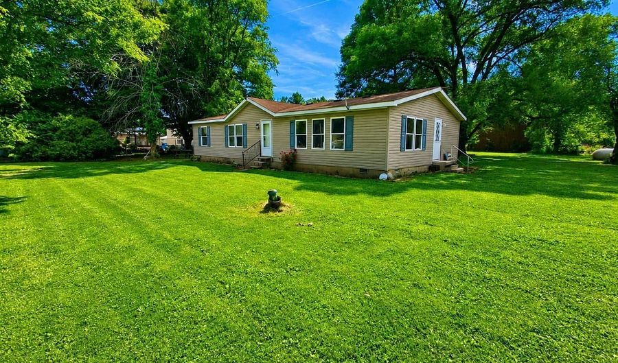 1532 N Springs St, Attica, IN 47918 - 3 Beds, 2 Bath