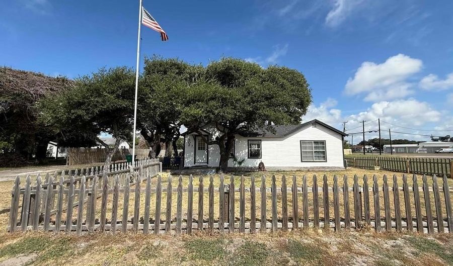 502 N Commercial, Aransas Pass, TX 78336 - 2 Beds, 1 Bath