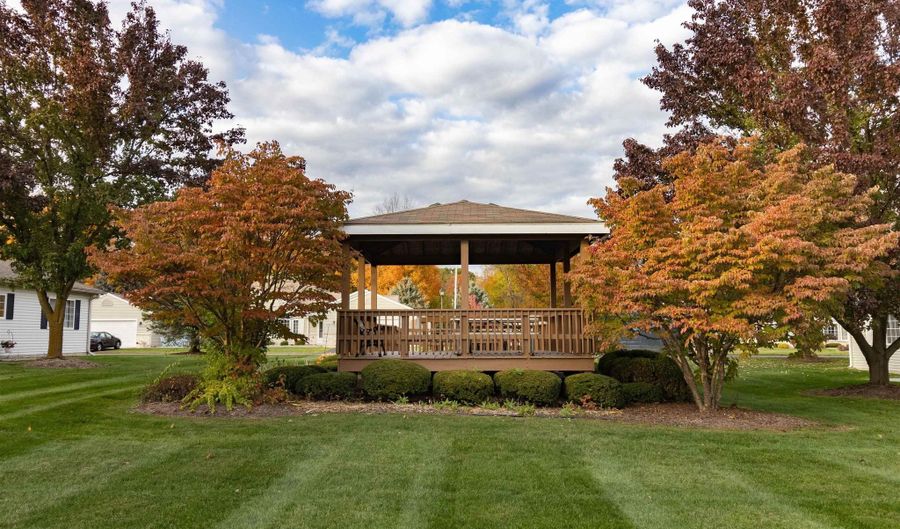 2101 Lakewood, Adrian, MI 49221 - 2 Beds, 2 Bath