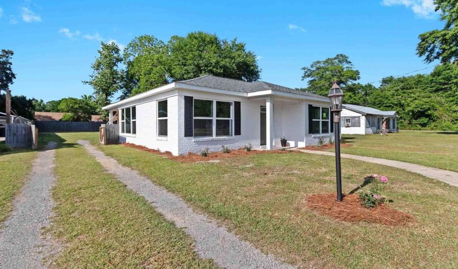311 Cloverdale Rd, Atmore, AL 36502 - 3 Beds, 2 Bath
