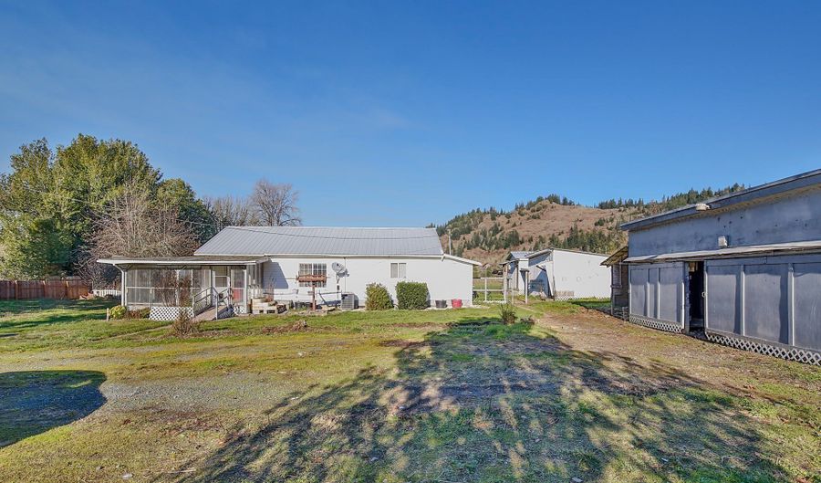 49801 HIGHWAY 242, Broadbent, OR 97414 - 3 Beds, 1 Bath