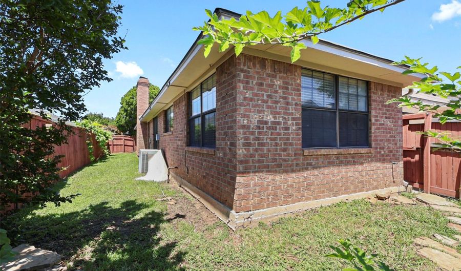 3924 Morman Ln, Addison, TX 75001 - 3 Beds, 2 Bath