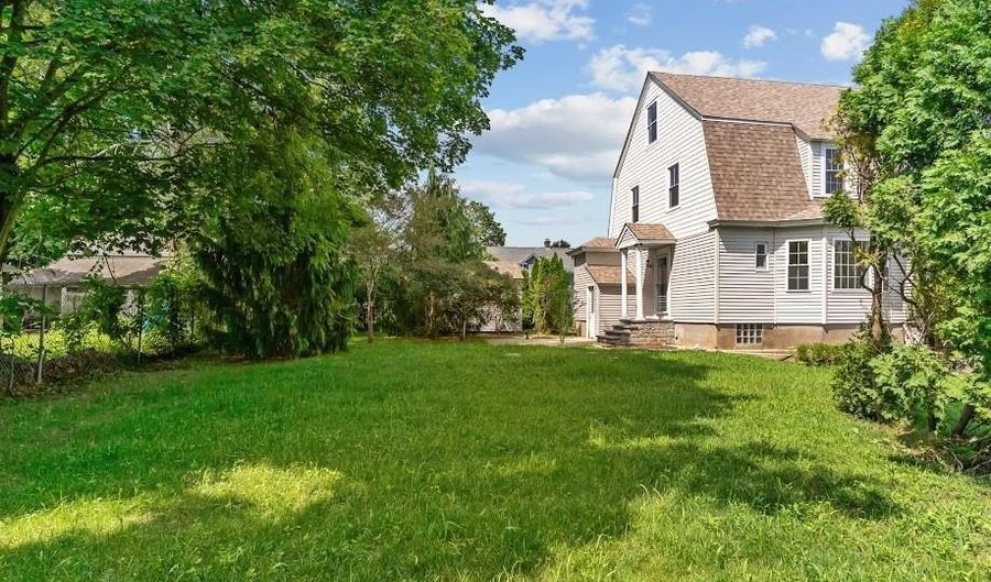 11 Taft St, Coventry, RI 02816 - 4 Beds, 2 Bath