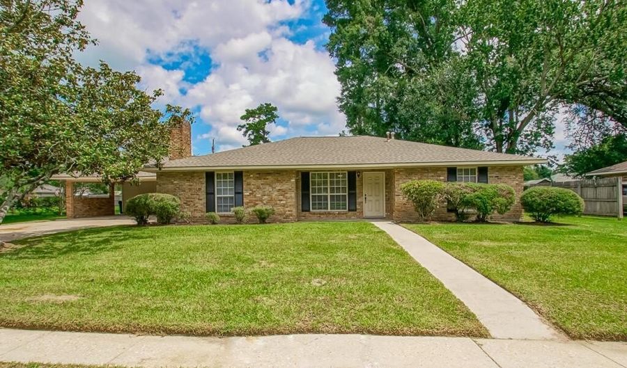 9525 Redwood Dr, Baton Rouge, LA 70814 - 3 Beds, 2 Bath