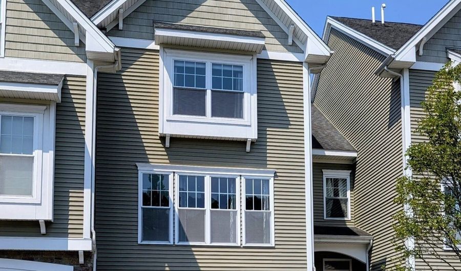 68 Lawrence Ave 68, Danbury, CT 06810 - 3 Beds, 3 Bath